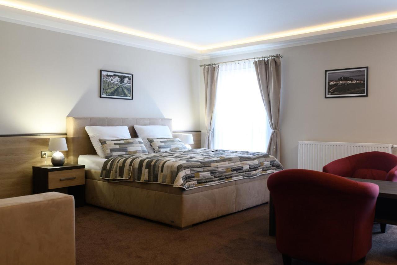 Vinarstvi U Kaplicky Hotel Zajeci Ngoại thất bức ảnh