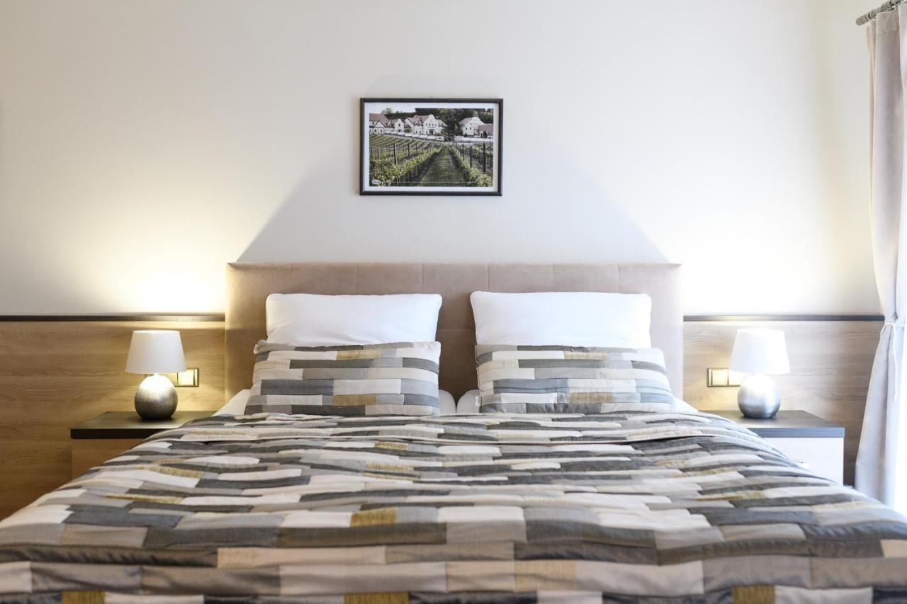 Vinarstvi U Kaplicky Hotel Zajeci Ngoại thất bức ảnh