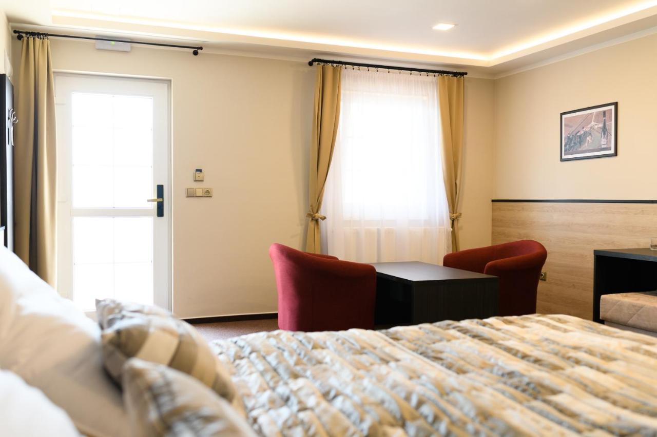 Vinarstvi U Kaplicky Hotel Zajeci Ngoại thất bức ảnh