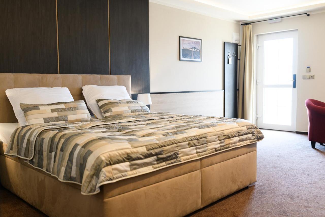 Vinarstvi U Kaplicky Hotel Zajeci Ngoại thất bức ảnh