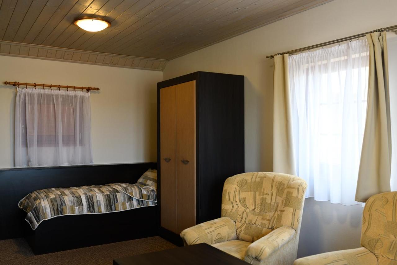 Vinarstvi U Kaplicky Hotel Zajeci Ngoại thất bức ảnh