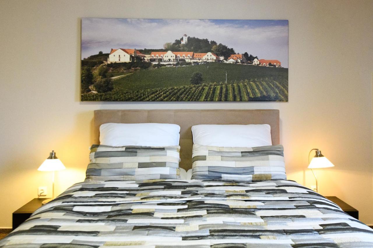 Vinarstvi U Kaplicky Hotel Zajeci Ngoại thất bức ảnh